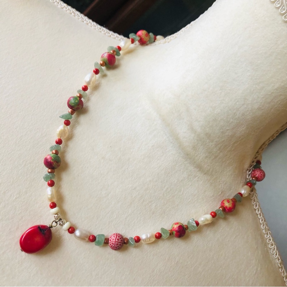 Handcrafted red coral green chalcedony genuine pearl necklace